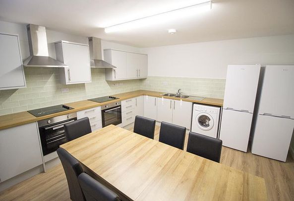 8 bedroom townhouse to rent - Photo 1