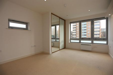 2 bedroom flat to rent - Photo 4