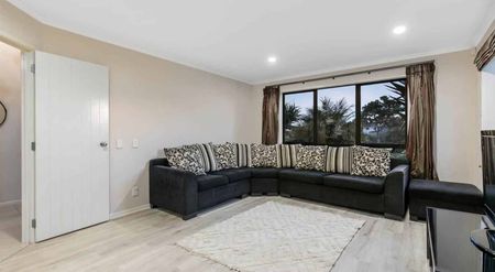 Spacious living at great price - Photo 2