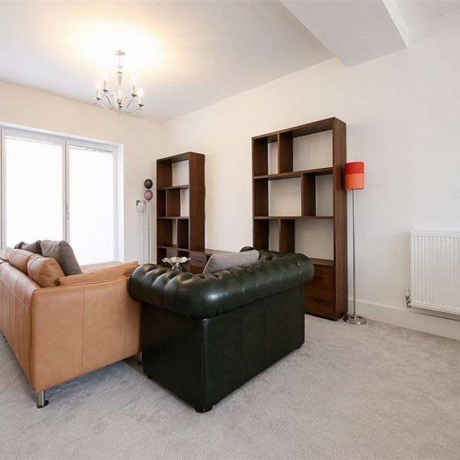 4 Bedroom Terraced To Let - Photo 1
