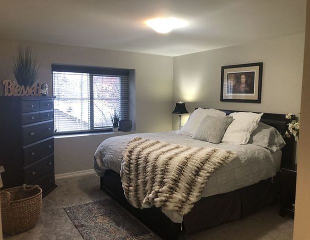 Room Rental in Roxboro - Shared Accommodations | 3019 Roxboro Glen Road Southwest, Calgary - Photo 1