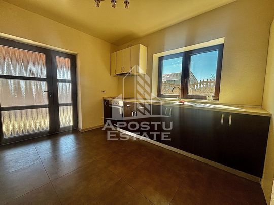 Jumatate de duplex de inchiriat, curte proprie, Ghiroda - Photo 1