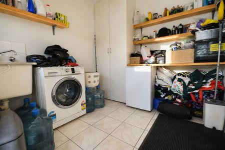 Comfort, Space & Security - The Complete Family Home - Photo 3