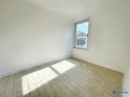 3 bedroom flat to rent - Photo 4
