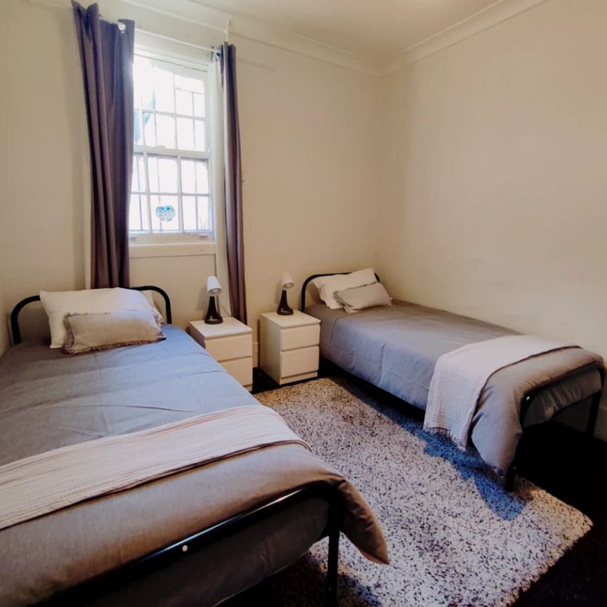 Room 4 #291A - Photo 1