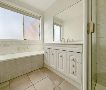 Great 4 bedroom townhouse - Available 09/05/2026 - Photo 5