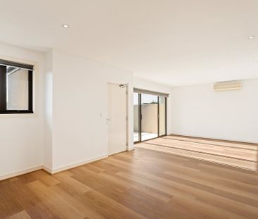 Three Bedroom Penthouse Apartment - Photo 3