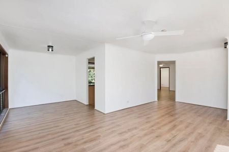 Charming Suburban Family Home: Perfect Blend of Tranquillity and Convenience! - Photo 2