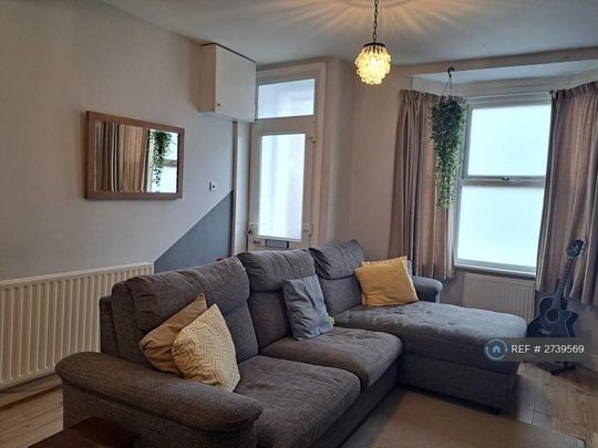 2 bedroom terraced house to rent - Photo 1