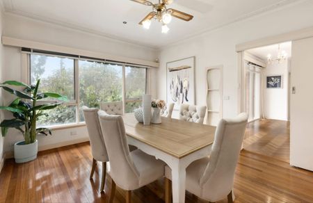 Family Living at Its Finest – Warm, Welcoming & Perfect for Entertainers! - Photo 2