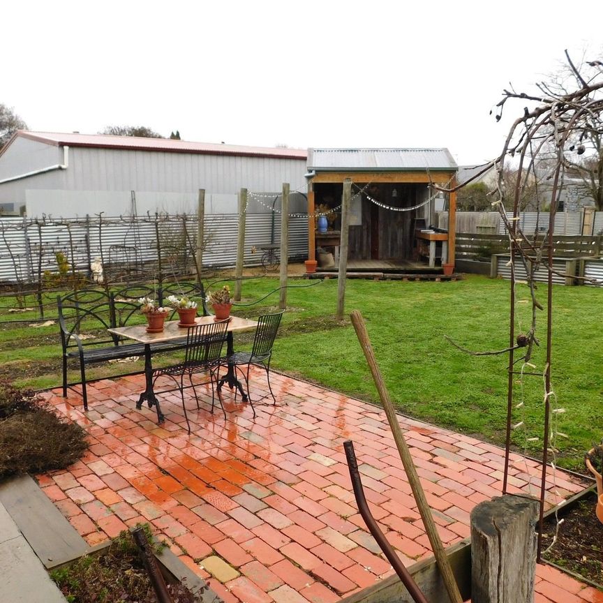 FULLY FURNISHED THREE BEDROOM HOME IN FASHIONABLE SOLDIERS HILL - Photo 1