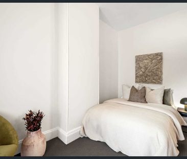 Stunning 3-Bedroom, 2-Bathroom House in the Heart of Glebe - Photo 4