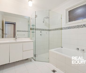 1 Harvey Avenue, Moorebank NSW 2170 - House For Rent | Domain - Photo 4