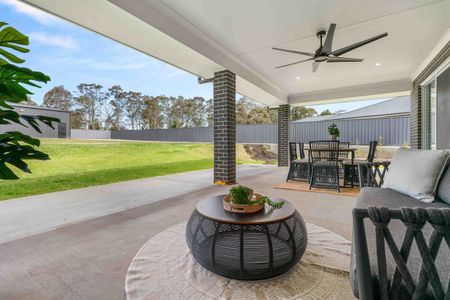 Comfortable Family Living in a Quiet Worrigee Cul-de-sac - Photo 5