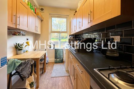 9 Bedroom Mid Terraced House for rent in Hyde Park Road - Photo 2