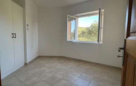 Location Maison rénové(e) Marseille 13ème - Photo 2