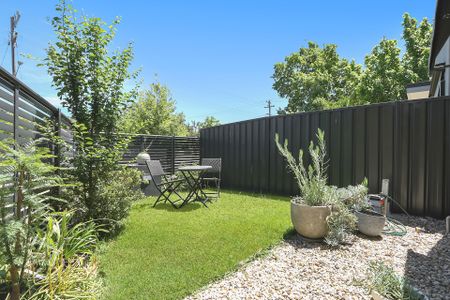 Modern Central Townhouse! - Photo 4