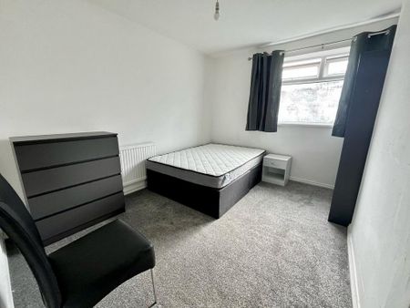 6 bedroom terraced house to rent - Photo 3