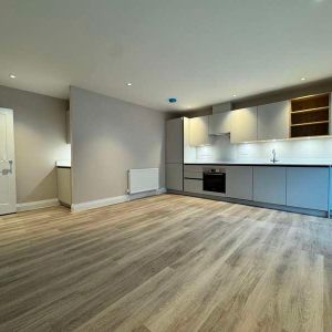 The Lofts, West Street, Maidenhead, SL6 - Photo 2