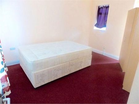 5 bedroom semi-detached house to rent - Photo 4