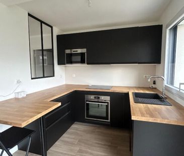 Location Maison 5 pièce(s) de 98.94 m2 - Photo 2