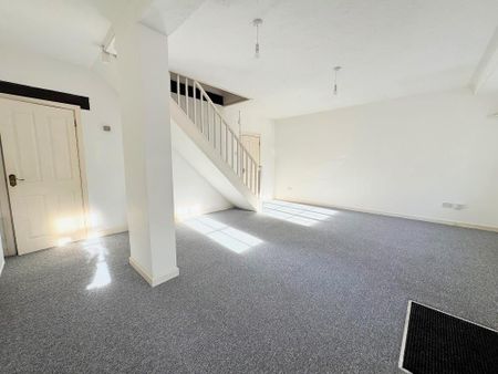 3 bedroom maisonette to rent - Photo 2