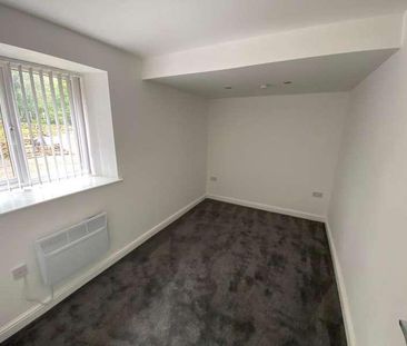 Huddersfield Road, Oldham, OL4 - Photo 3