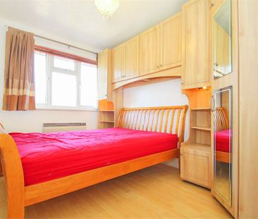 2 bed end of terrace house to rent in Bosanquet Close, Uxbridge, UB8 - Photo 2