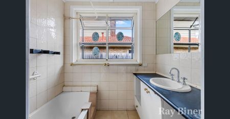 4 BEDROOMS, 3 LIVING ZONES - Photo 5