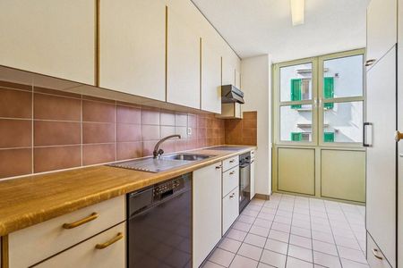 Charmante 4.5 Zimmer-Wohnung mit Balkon und Cheminée - Foto 2