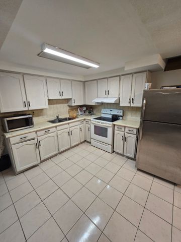 For Lease - 83 Cinrickbar Drive, Toronto, Ontario - Photo 4