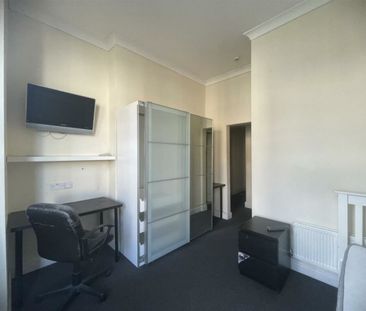 6 bed Semi-Detached House for Rent - Photo 4