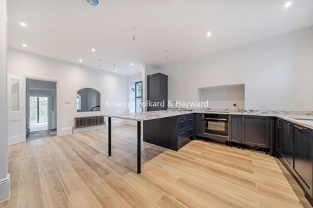 4 bedroom semi-detached house to rent - Photo 3