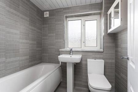 2 bedroom terraced house to rent - Photo 3