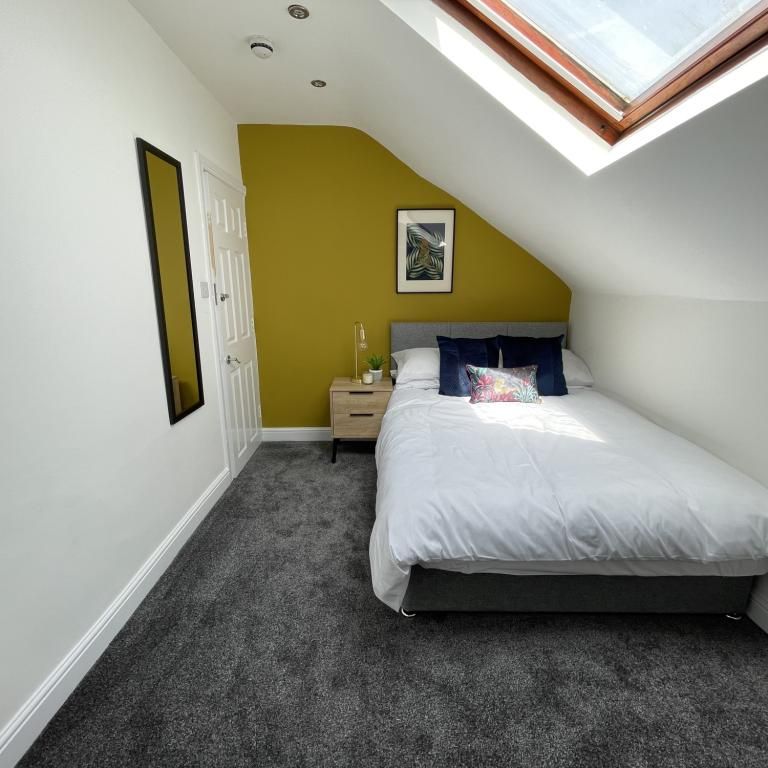 Wetherby Grove, Leeds, LS4 - Photo 1