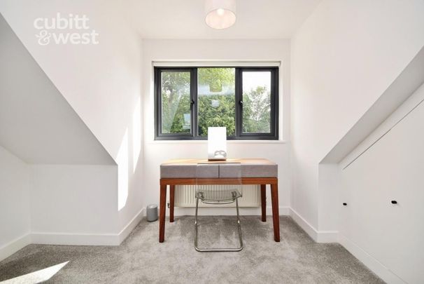 5 bedroom detached bungalow to rent - Photo 1