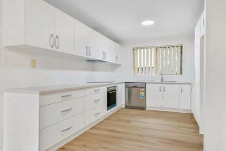 “3-Bedroom Home in the Heart of Everton Park” - Photo 2