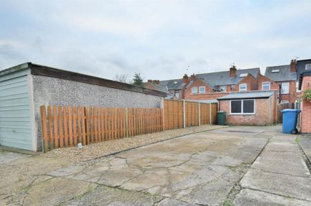 2 bedroom end of terrace house to rent - Photo 4