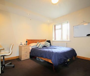 5 bedroom end of terrace house to rent - Photo 3