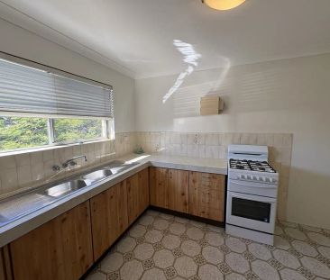 “Huge 3 Bedroom Unit - Top Floor!” - Photo 5