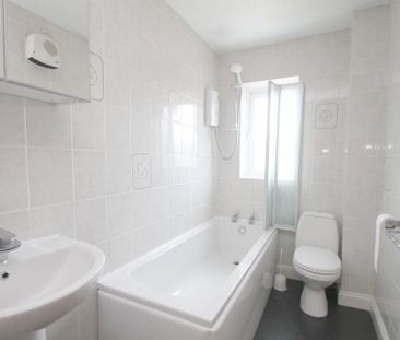 2 bedroom end of terrace house to rent - Photo 5