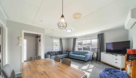 3BR Home with Ample Parking, Pets negotiable - Photo 3