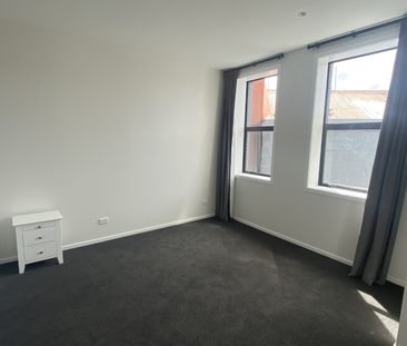 Modern 1-bedroom apartment on Queens Gardens. - Photo 2