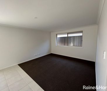 3 Bedroom Home In Blakeview! - Photo 1