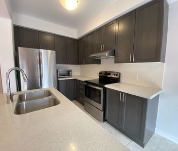 For Lease - 374 Wheat Boom Drive, Oakville, Ontario - Photo 4