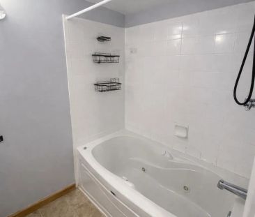 638 Tennent Avenue #Lower - Photo 4