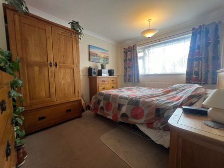3 bedroom semi-detached house to rent - Photo 5