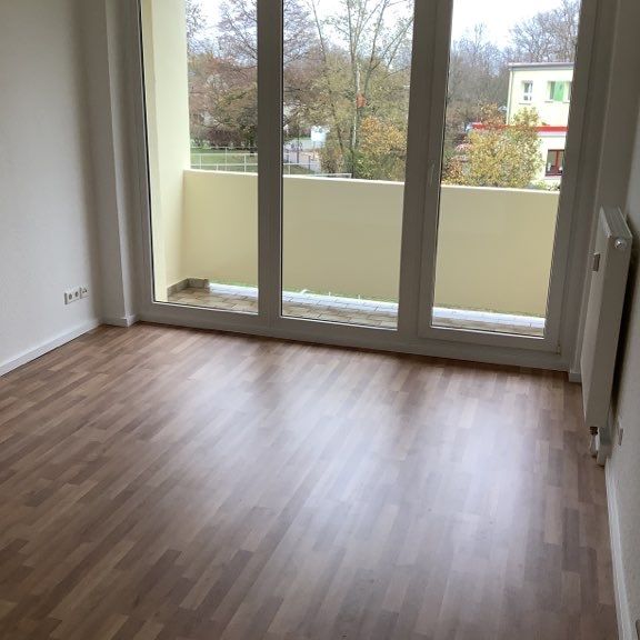 Tolle 3 Raumwohnung mit Balkon! Neu hergerichtet zum 01.09.2024! - Photo 1