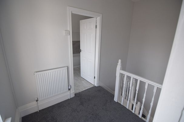 To Let 3 Bed End Terraced House - Photo 1