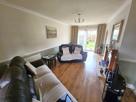 2 bedroom semi-detached house to rent - Photo 4